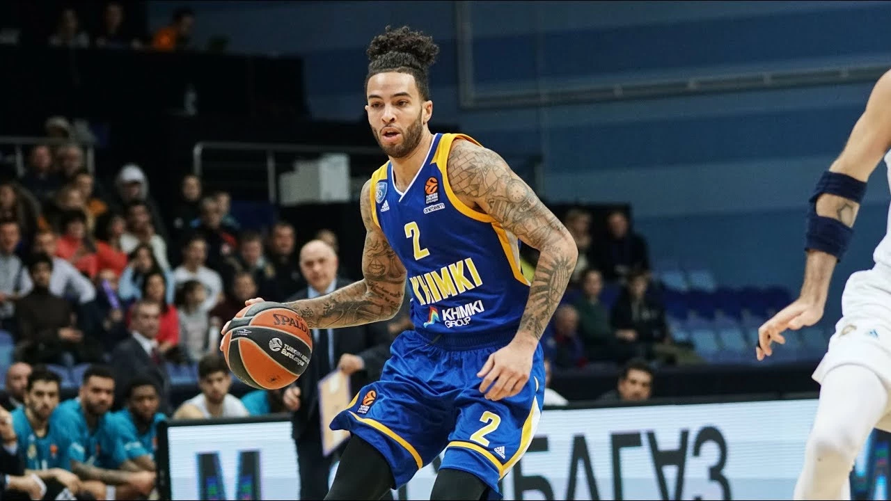 Σοκ στο παγκόσμιο μπάσκετ! Νεκρός ο παίκτης της Χίμκι, Τάιλερ Χάνεϊκατ, μετά από ανταλλαγή πυροβολισμών με αστυνομικούς στις ΗΠΑ